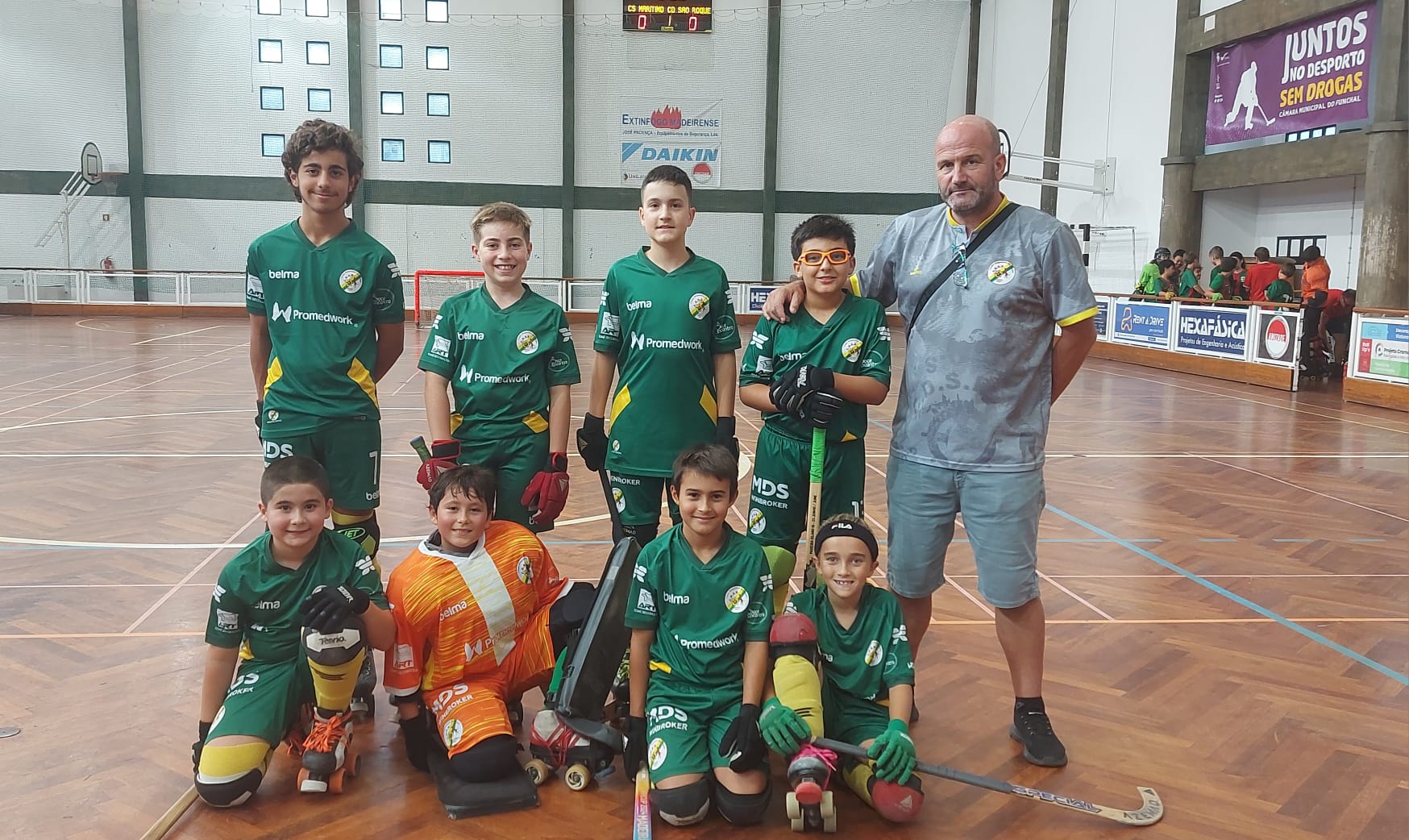 HÓQUEI EM PATINS COM JORNADA POSITIVA