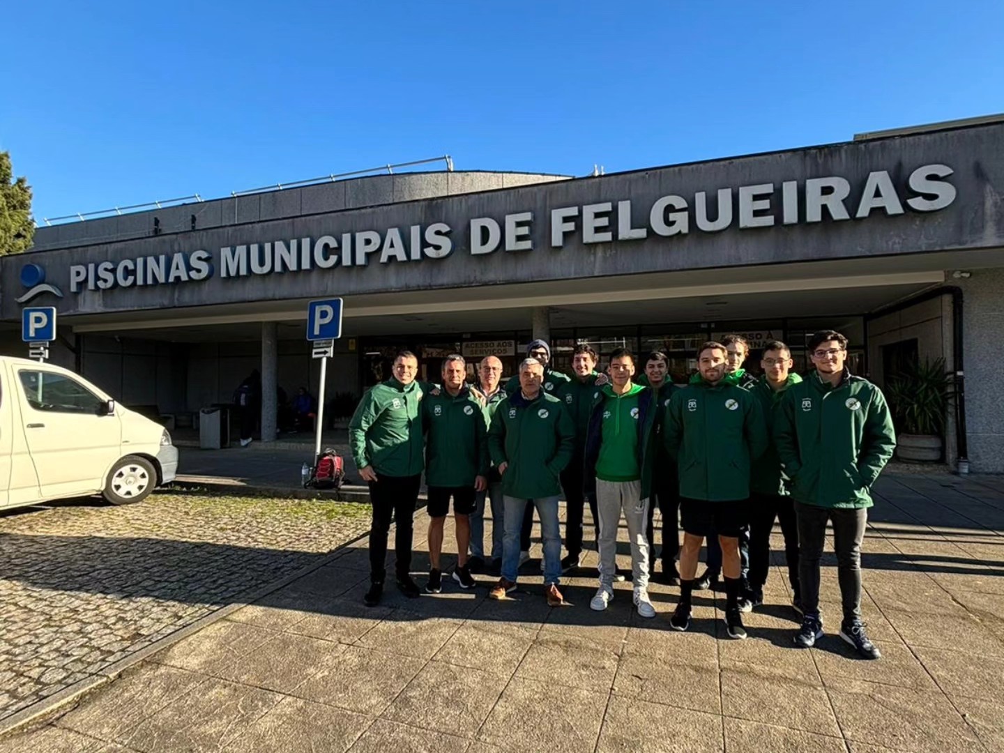 equipa nas piscinas